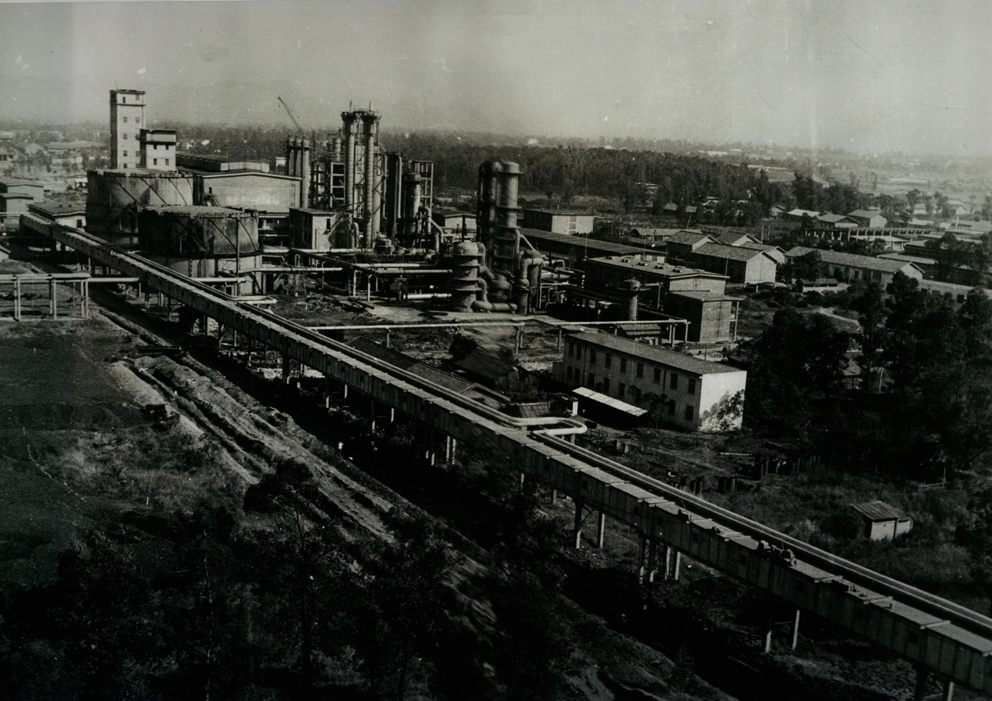 1.建廠初期柳化廠區(qū)一角。.jpg