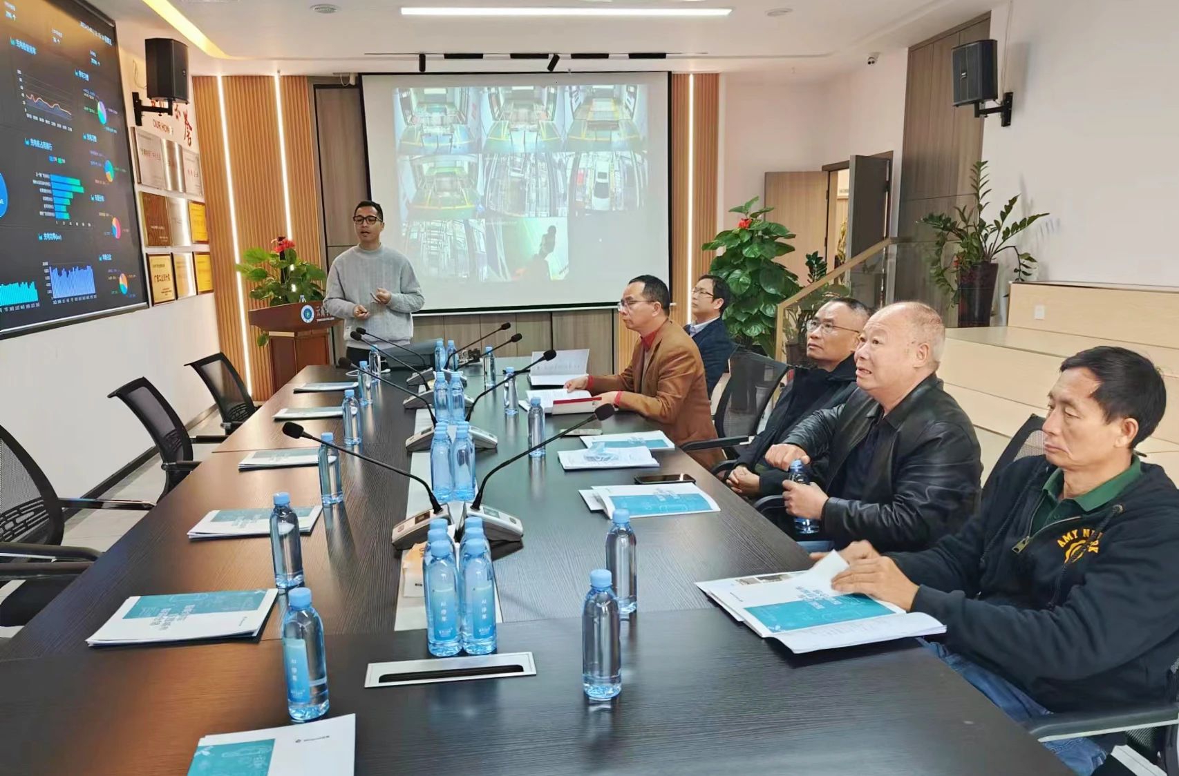 0f81e5e185ba44a97385bbe9528c7ae4.jpg 0f81e5e185ba44a97385bbe9528c7ae4.jpg